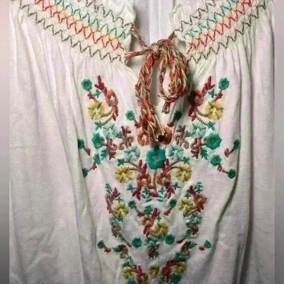 Ruff Hewn White embroidered tunic with Flounce Sleeves. - Picture 2 of 4